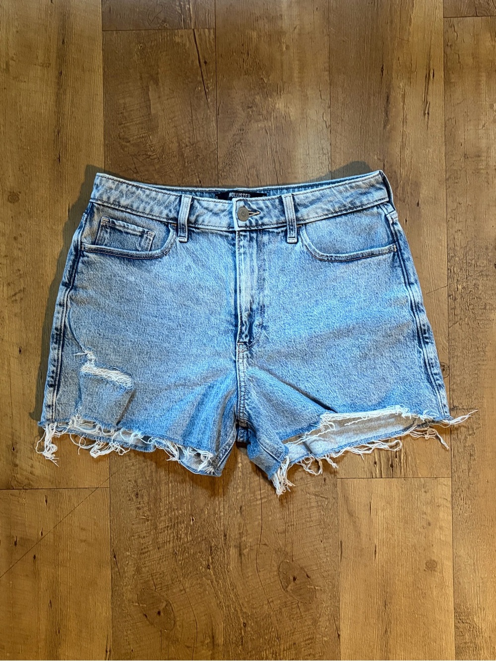 Hollister Ultra High-Rise Mom Shorts W29 Light Wash Distressed Denim